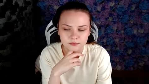 Lina online show from October 13, 2025, 5:07 am