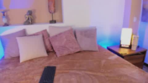  X I O M A R A  online show from February 10, 2026, 7:51 pm