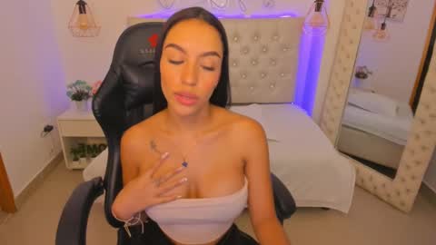 Snapshot of xiomara_cortes chatting on February 3, 2025, 7:10 pm xiomara_cortes online show from February 3, 2025, 7:10 pm