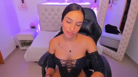 Snapshot of xiomara_cortes chatting on February 25, 2025, 7:25 pm xiomara_cortes online show from February 25, 2025, 7:25 pm