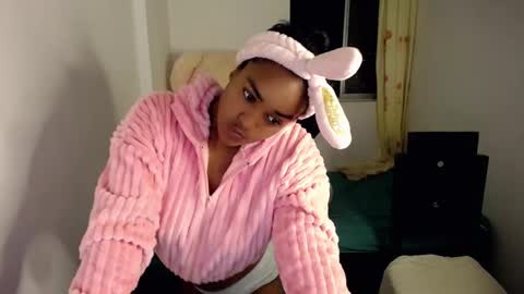 xiomy winklar online show from December 23, 2024, 12:57 am