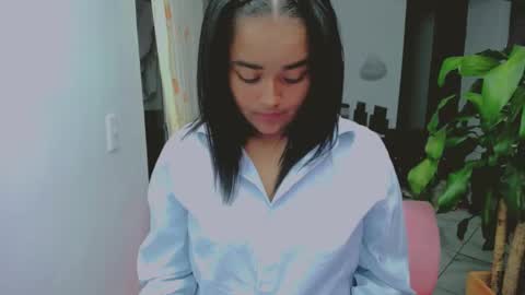 xiomy winklar online show from February 24, 2025, 3:44 am