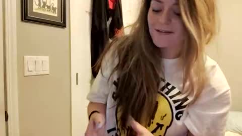 xkittymeowz online show from November 18, 2025, 7:57 am