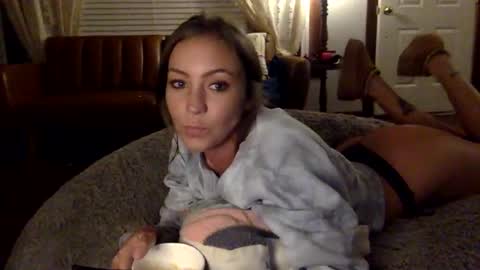 Snapshot of xlacyy chatting on October 21, 2025, 2:12 am xLacyy online show from October 21, 2025, 2:12 am