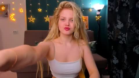 Chloe online show from February 7, 2025, 1:53 pm