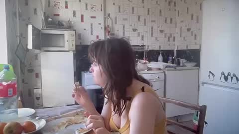 Luna online show from April 15, 2026, 4:41 am