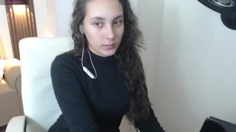 lunna online show from September 26, 2025, 8:02 pm