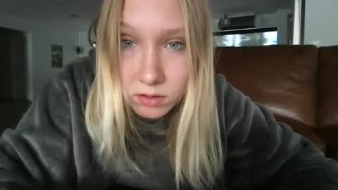 xmckennalynn online show from November 17, 2025, 6:24 pm