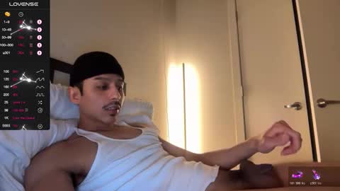 Snapshot of xmomentumx chatting on February 26, 2026, 2:43 am xmomentumx online show from February 26, 2026, 2:43 am