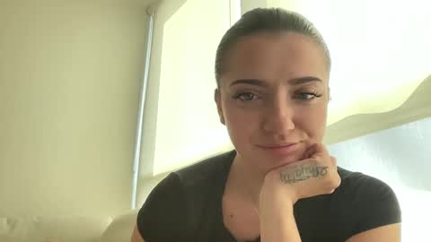 xoariellxo online show from September 9, 2025, 4:17 pm