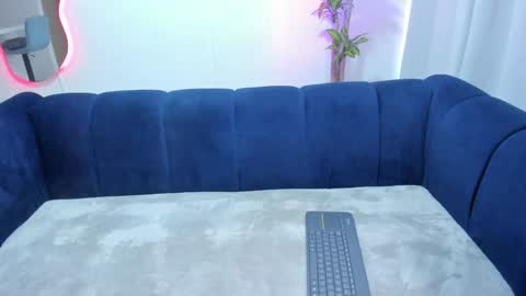 Snapshot of xoxo_angel chatting on December 6, 2024, 2:06 pm xoxo_angel online show from December 6, 2024, 2:06 pm