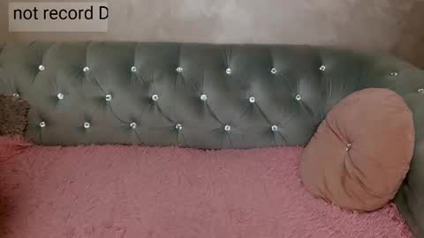 xqueencarox online show from November 11, 2025, 1:05 am