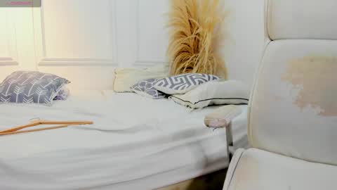 Snapshot of xrystal_and_danne chatting on January 29, 2025, 11:35 pm Xrystal and Danne online show from January 29, 2025, 11:35 pm