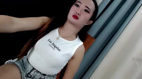 iseeu01 online show from October 13, 2025, 5:07 am