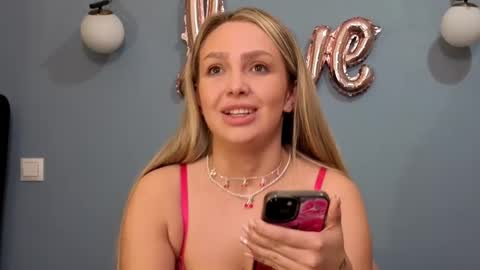 AnnaMaee online show from March 7, 2025, 6:54 pm