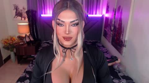 Snapshot of xshadowseductressmitchx chatting on January 25, 2025, 1:21 am Cattaleya online show from January 25, 2025, 1:21 am