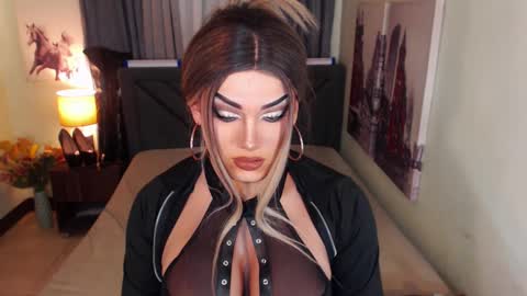 Snapshot of xshadowseductressmitchx chatting on February 13, 2025, 12:57 am Cattaleya online show from February 13, 2025, 12:57 am