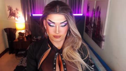 Snapshot of xshadowseductressmitchx chatting on February 19, 2025, 11:38 am Cattaleya online show from February 19, 2025, 11:38 am