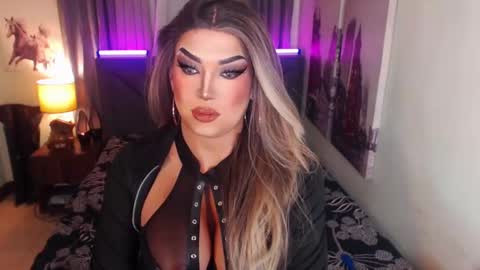 Snapshot of xshadowseductressmitchx chatting on February 20, 2025, 4:39 am Cattaleya online show from February 20, 2025, 4:39 am