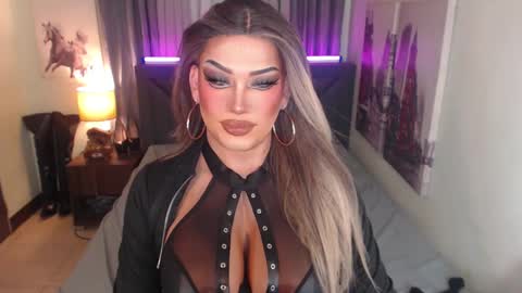 Snapshot of xshadowseductressmitchx chatting on March 1, 2025, 12:34 pm Cattaleya online show from March 1, 2025, 12:34 pm