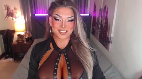 Snapshot of xshadowseductressmitchx chatting on March 2, 2025, 10:03 am Cattaleya online show from March 2, 2025, 10:03 am