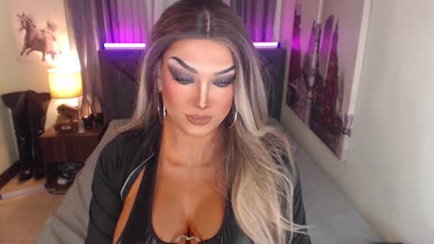 Snapshot of xshadowseductressmitchx chatting on March 3, 2025, 9:22 am Cattaleya online show from March 3, 2025, 9:22 am