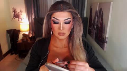 Snapshot of xshadowseductressmitchx chatting on March 9, 2025, 2:07 am Cattaleya online show from March 9, 2025, 2:07 am