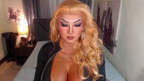 Snapshot of xshadowseductressmitchx chatting on March 12, 2025, 3:35 am Cattaleya online show from March 12, 2025, 3:35 am