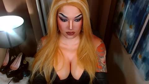 Snapshot of xshadowseductressmitchx chatting on November 25, 2025, 2:22 am Cattaleya online show from November 25, 2025, 2:22 am