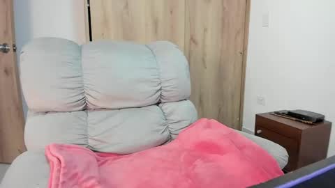 Hellen Sofia instagram hellen5546 online show from May 20, 2026, 10:16 pm