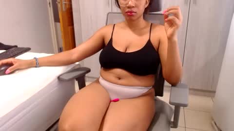 Snapshot of xspiketeex chatting on January 20, 2025, 2:46 pm spykeXtee online show from January 20, 2025, 2:46 pm