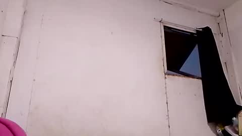 Nica online show from November 8, 2025, 9:42 am