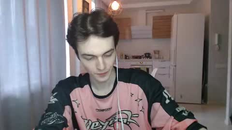 traqqq online show from June 25, 2026, 2:32 pm