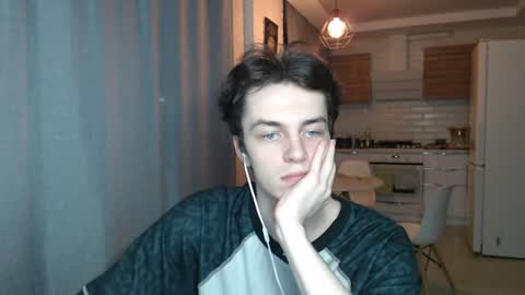 traqqq online show from June 29, 2026, 8:42 pm