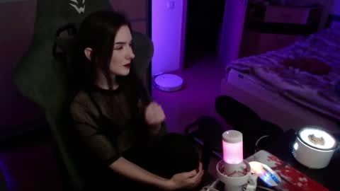 Snapshot of xunamora chatting on January 7, 2026, 5:04 pm Alice online show from January 7, 2026, 5:04 pm