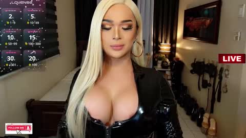 K E L L Y online show from December 19, 2025, 8:16 pm