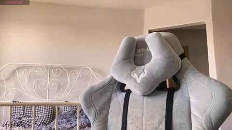 Lily online show from April 8, 2026, 11:21 am