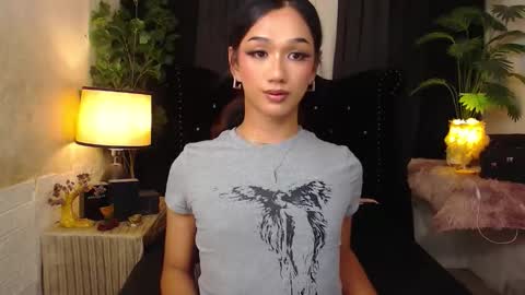 Sophie online show from October 21, 2025, 5:02 pm