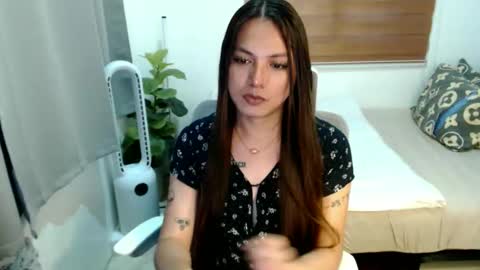 Snapshot of xxjulielovesyouxx chatting on October 13, 2025, 9:37 pm July online show from October 13, 2025, 9:37 pm