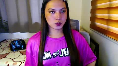 Snapshot of xxjulielovesyouxx chatting on July 23, 2026, 2:53 am July online show from July 23, 2026, 2:53 am