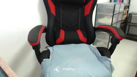 Snapshot of xxmonsterbigcockxx chatting on December 1, 2025, 2:05 am Kaycee online show from December 1, 2025, 2:05 am