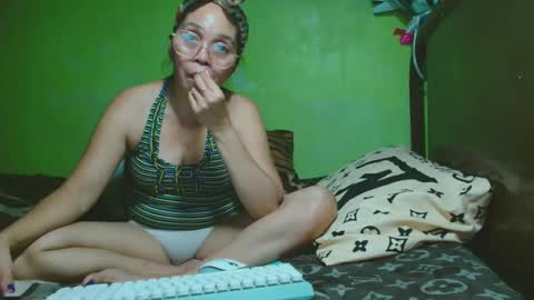 Snapshot of xxsexypinayxx chatting on February 19, 2025, 5:05 am xxsexypinayxx online show from February 19, 2025, 5:05 am
