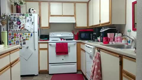 Strawberry Jane online show from January 14, 2025, 10:44 pm