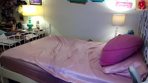 Snapshot of xxstrawberryjanexx chatting on March 1, 2026, 6:15 am Strawberry Jane online show from March 1, 2026, 6:15 am