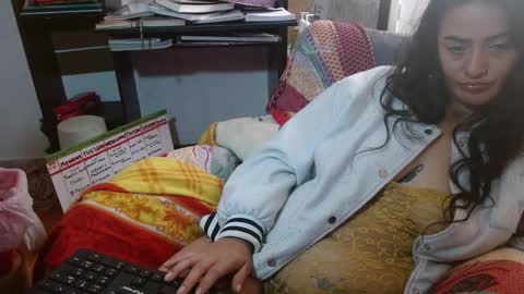   LILI  online show from February 25, 2025, 3:38 pm