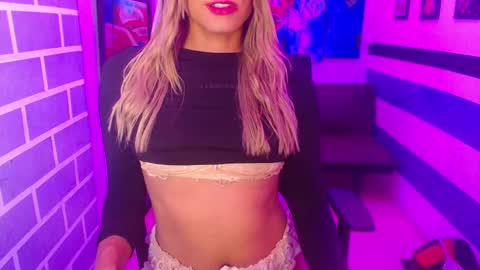 Snapshot of xxxanonymousloverxxx chatting on February 12, 2025, 5:15 am Chiara online show from February 12, 2025, 5:15 am