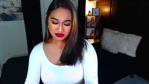 Snapshot of xxxgiganticoliviacummerxxx chatting on December 15, 2024, 5:10 pm OLIVIA online show from December 15, 2024, 5:10 pm