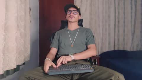 Snapshot of xxxhome_alonexxx chatting on October 5, 2025, 7:45 pm Kev online show from October 5, 2025, 7:45 pm