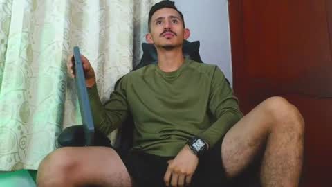 Snapshot of xxxhome_alonexxx chatting on June 19, 2026, 7:28 pm Kev online show from June 19, 2026, 7:28 pm