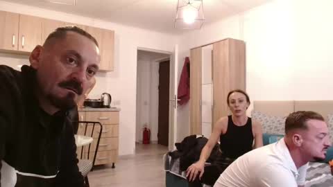 isa and gonzo online show from November 1, 2025, 4:42 pm